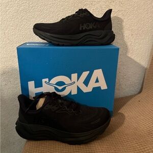 Hoka Arahi 8 Wide Shoe size 9 / 2 pairs